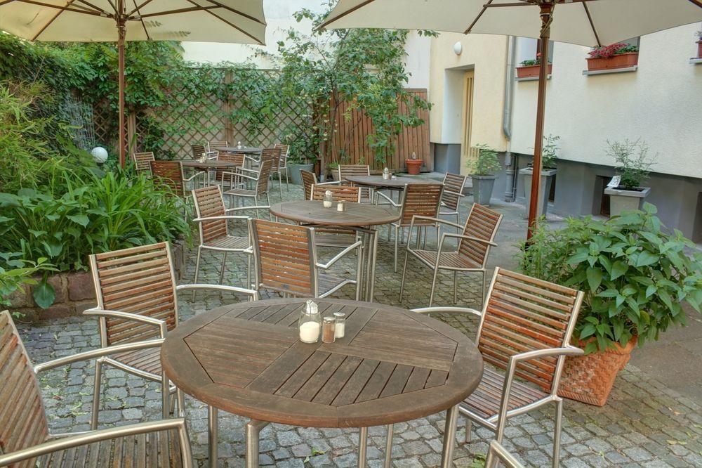 Johann Hotel 3*