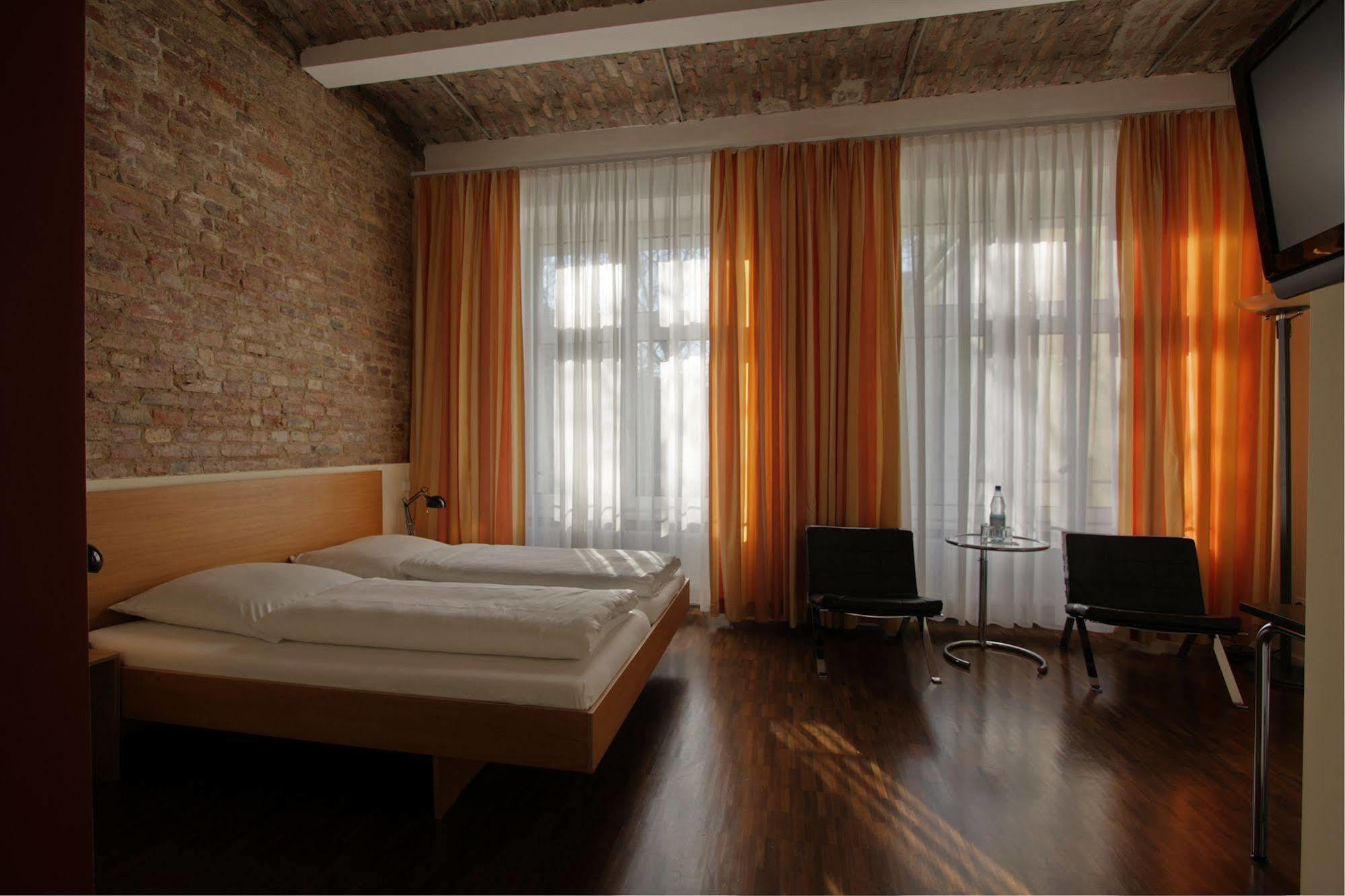 Johann Hotel