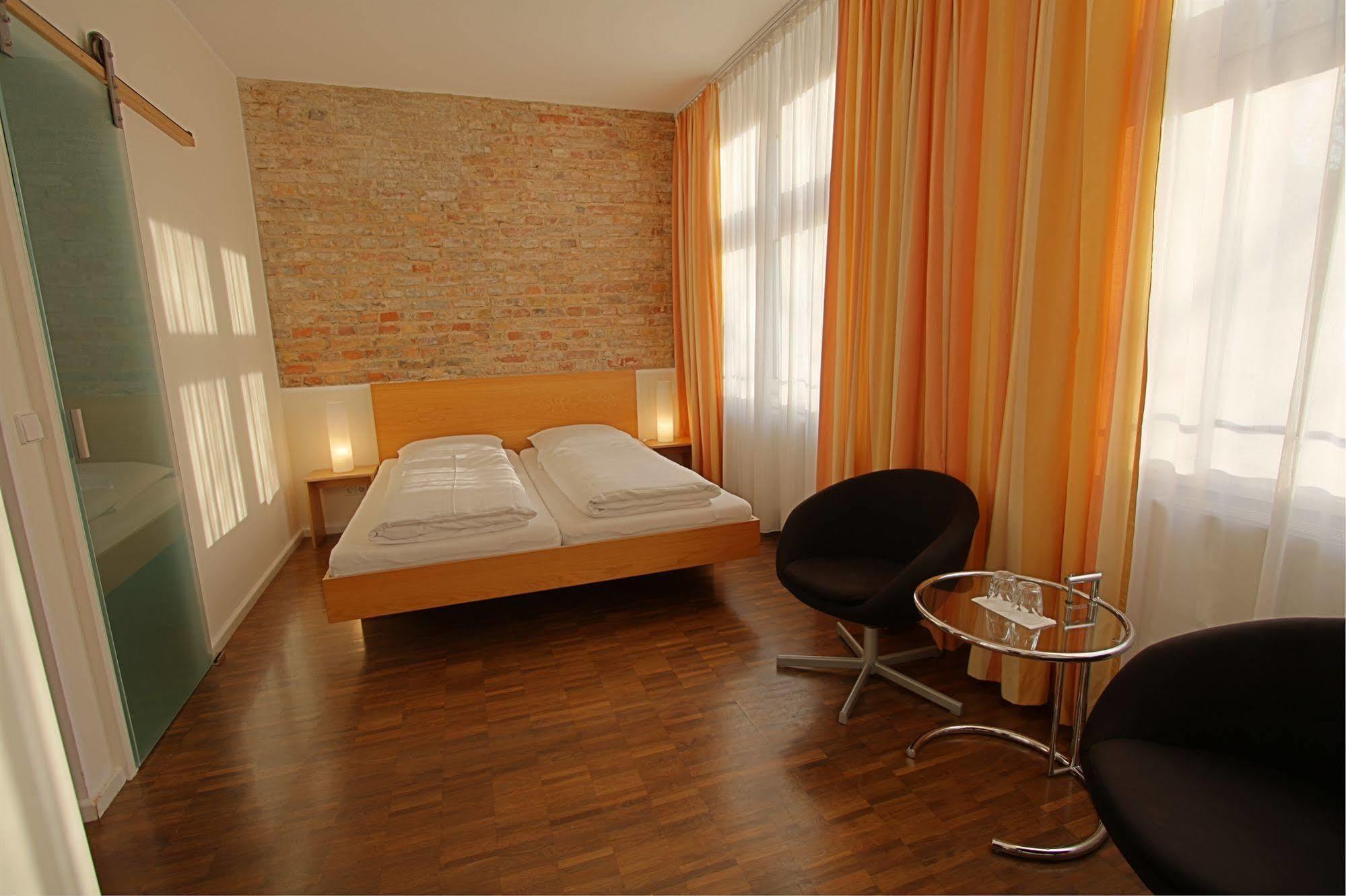 Johann Hotel